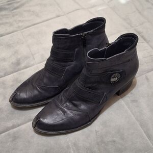 Dorking By Fluchos Leather Booties